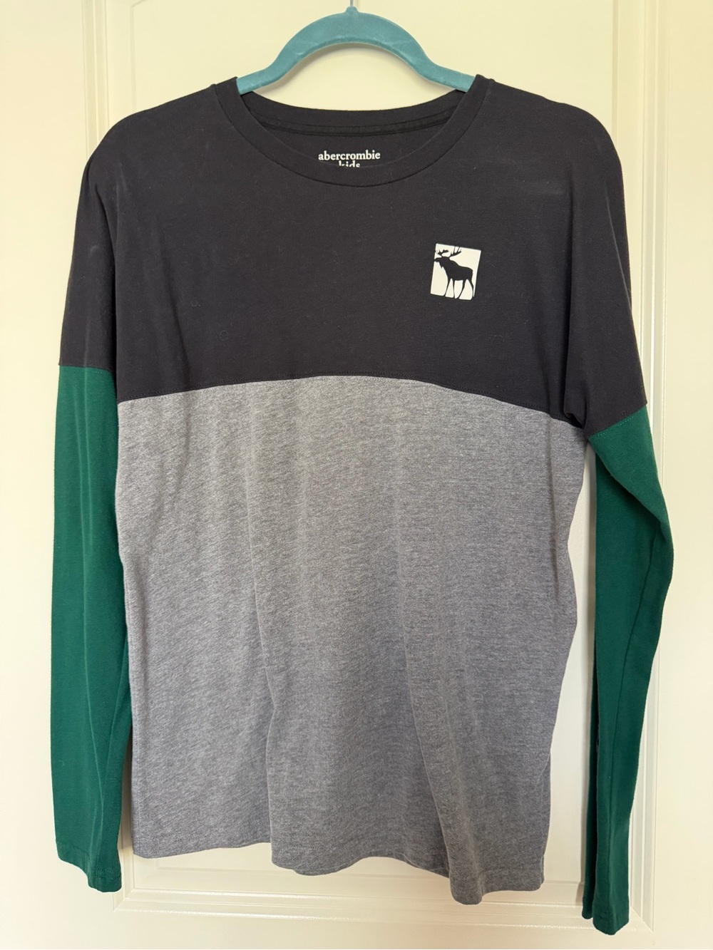 Abercrombie & Fitch Colorblock Long Sleeve Tee in Black, Gray & Green